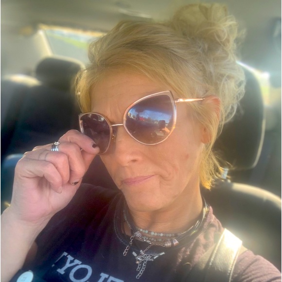 Meet your Posher, Cheryl - Picture 1 of 1